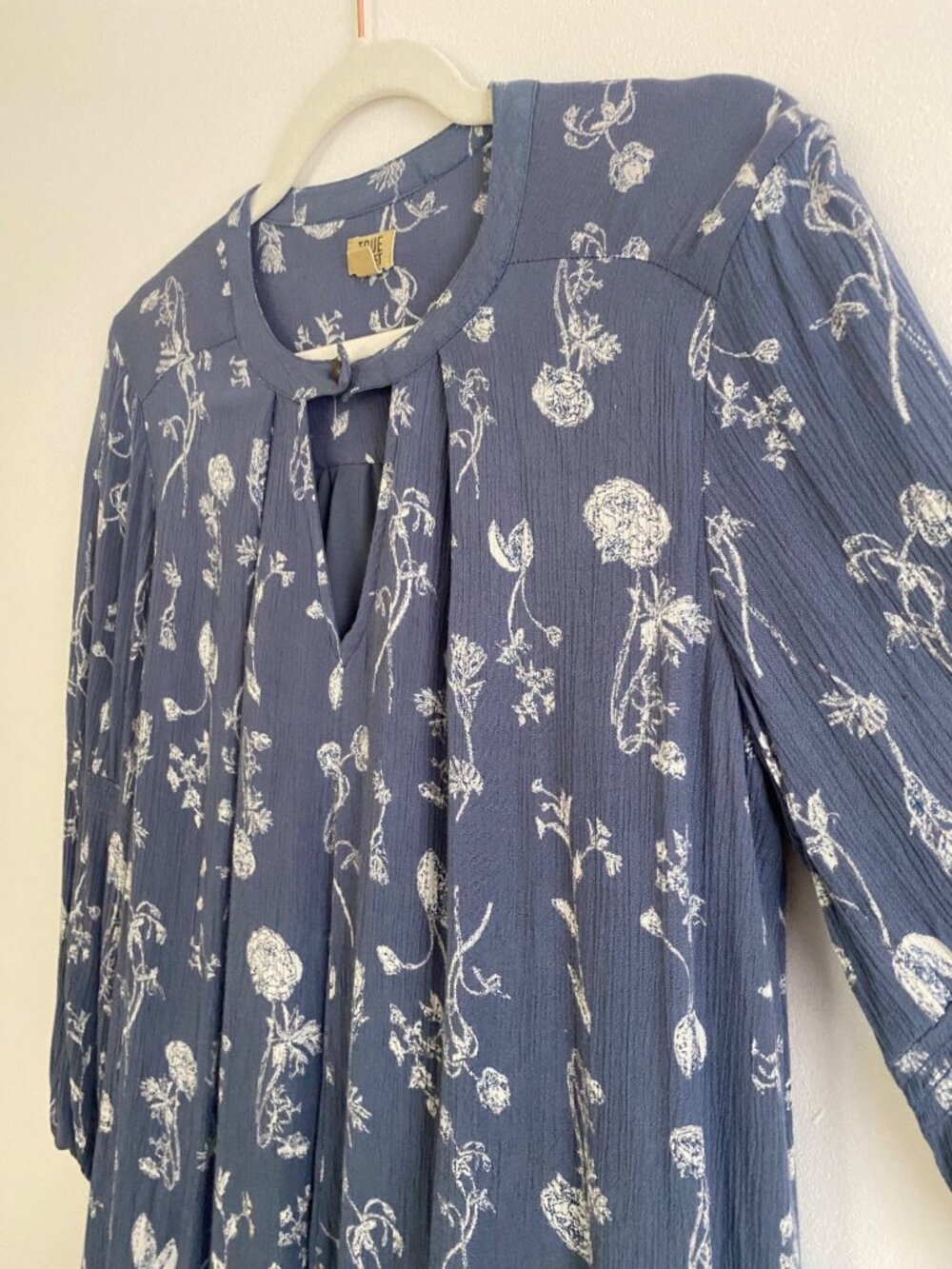 True Craft Women's Blue Floral Dress With Keyhole Neckline & Long Sleeves Size S - Picture 3 of 8